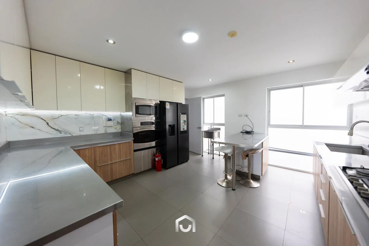 Dúplex con vista al mar en venta – Calle Las Dalias, Miraflores 4