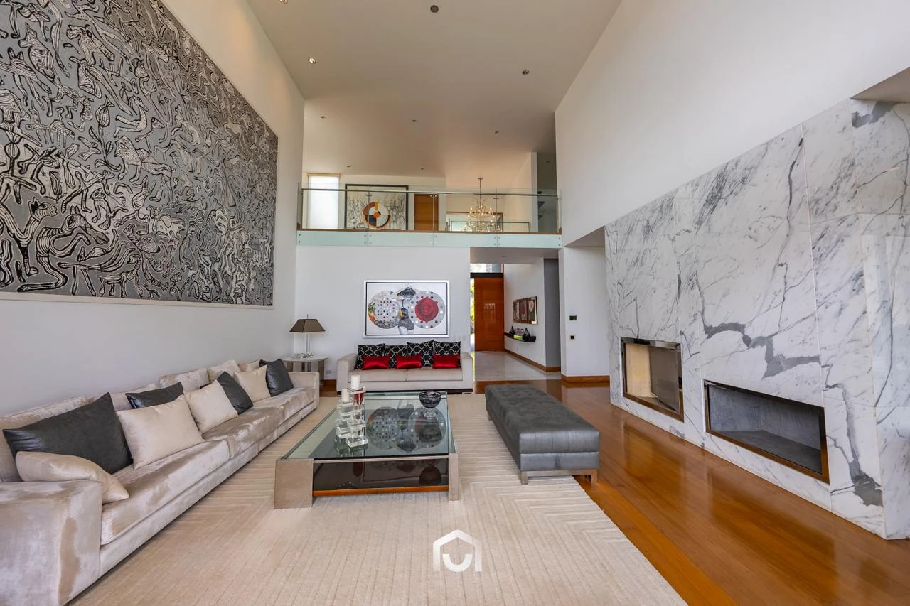 Casa con Amplio Jardín en Venta en Las Casuarinas 3