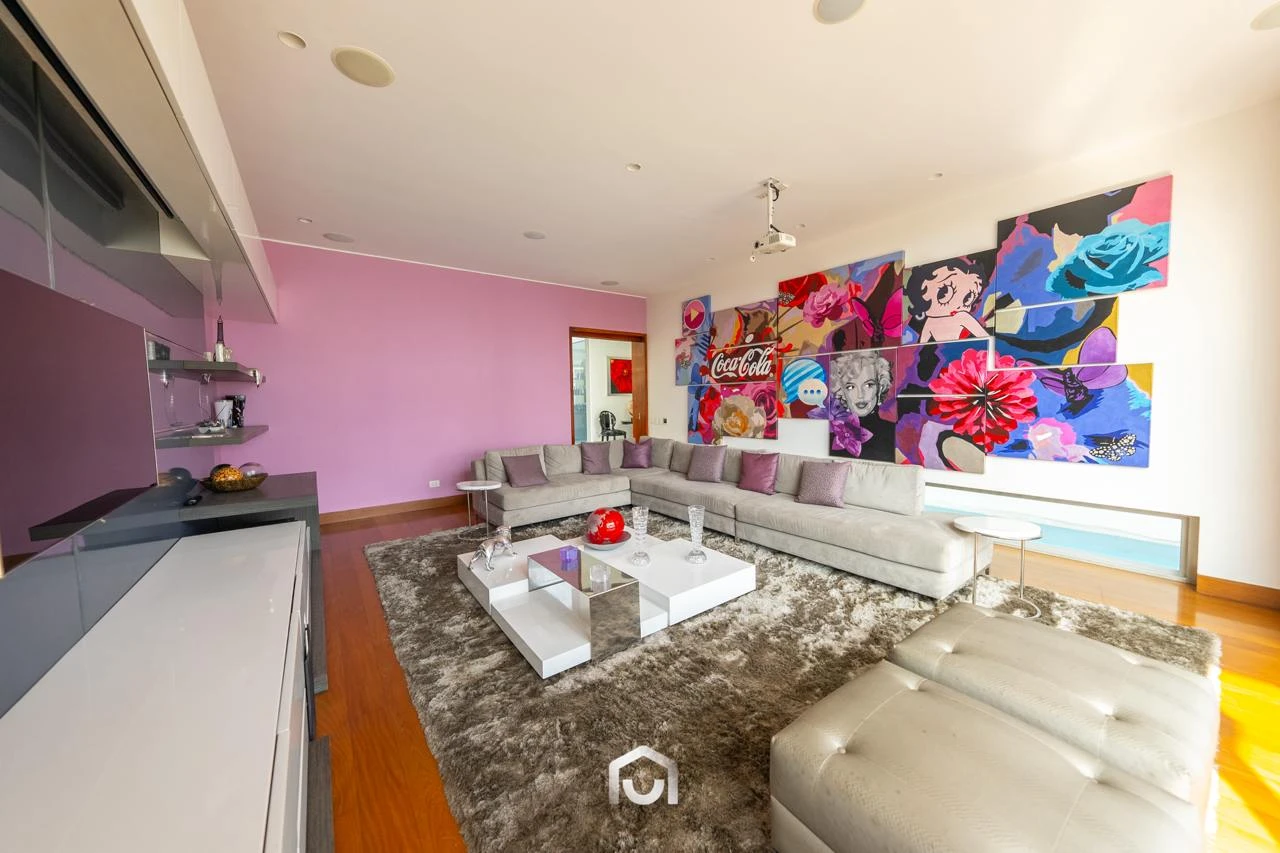 Casa con Amplio Jardín en Venta en Las Casuarinas 5